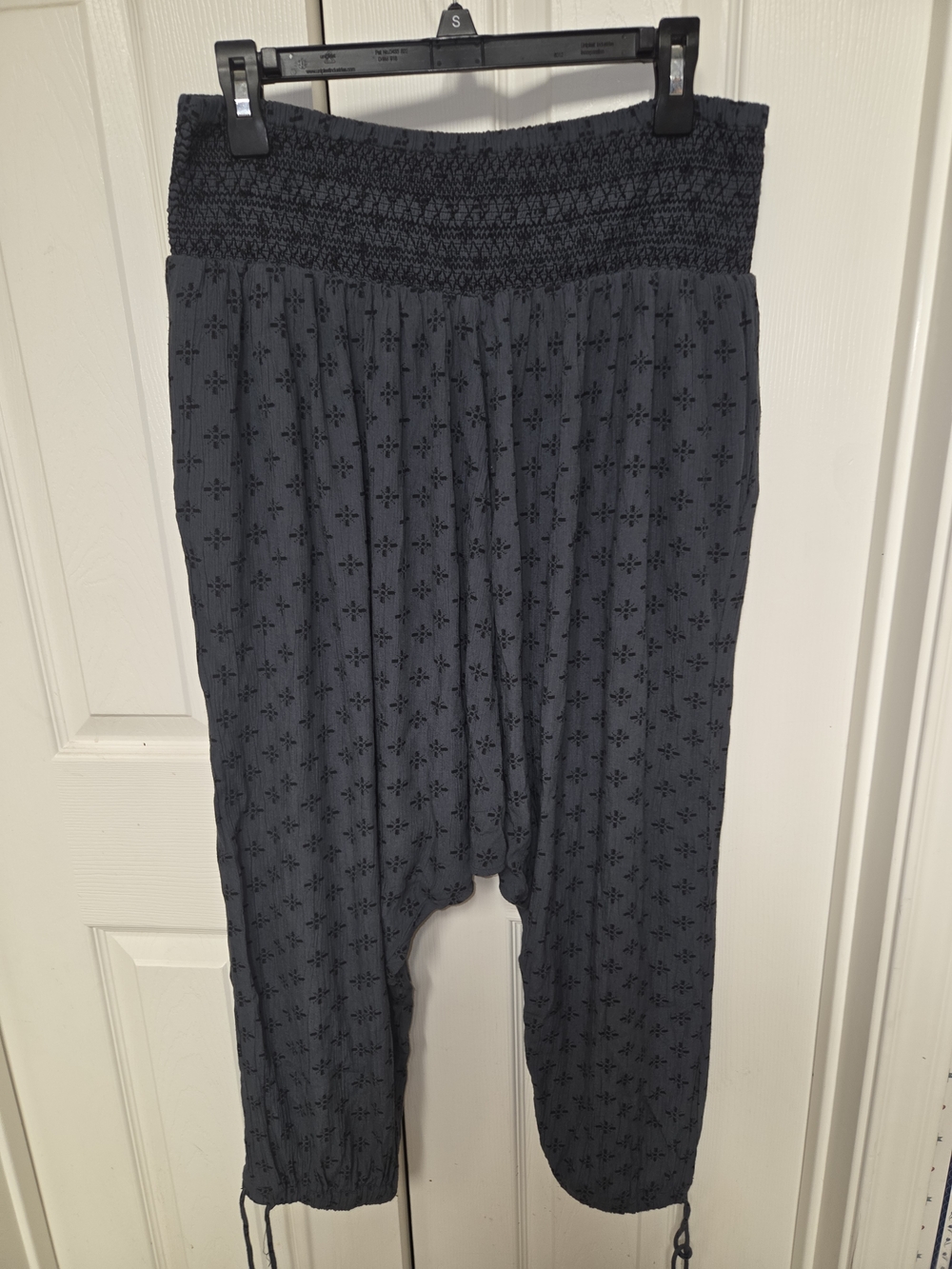 Anthropologie Hei Hei Smocked Waist Black Cropped Harem Pants - Picture 6 of 7